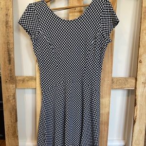 New York & Company black white geometric dress short sleeve size Large